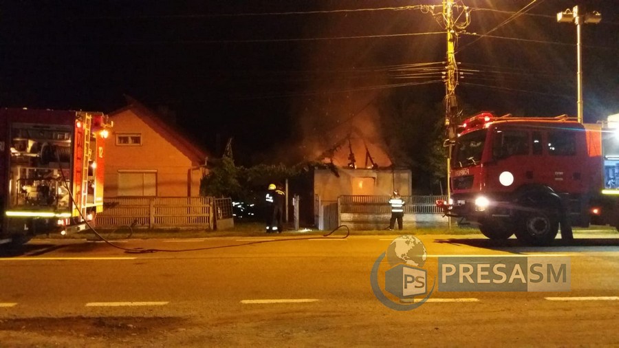 FOTOGALERIE. Incendiu, cu o victimă, la o casă din Satu Mare. Nu și-a stins...țigara