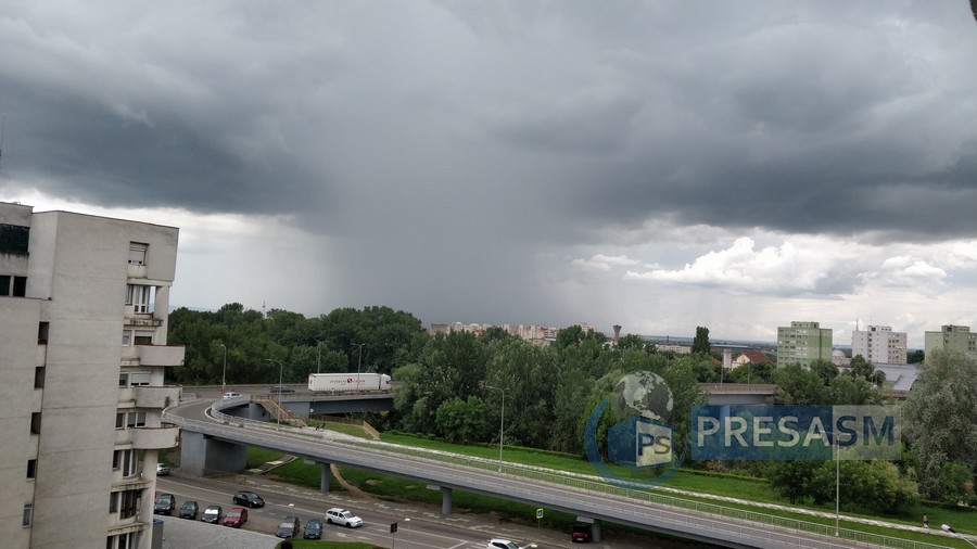 Informare de vreme rea. Sunt așteptate furtuni și ploi torențiale