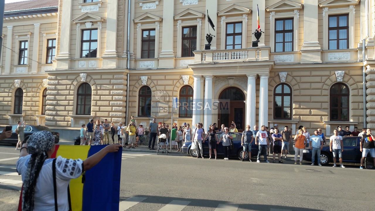 FOTO/VIDEO. Protest în centrul Sătmarului. Guvernanții, luați la țintă