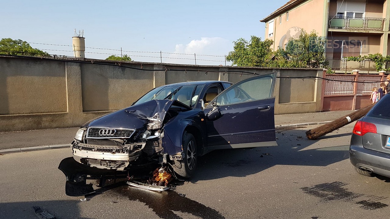 FOTO/VIDEO Un șofer beat a spulberat un stâlp de electricitate în municipiul Satu Mare