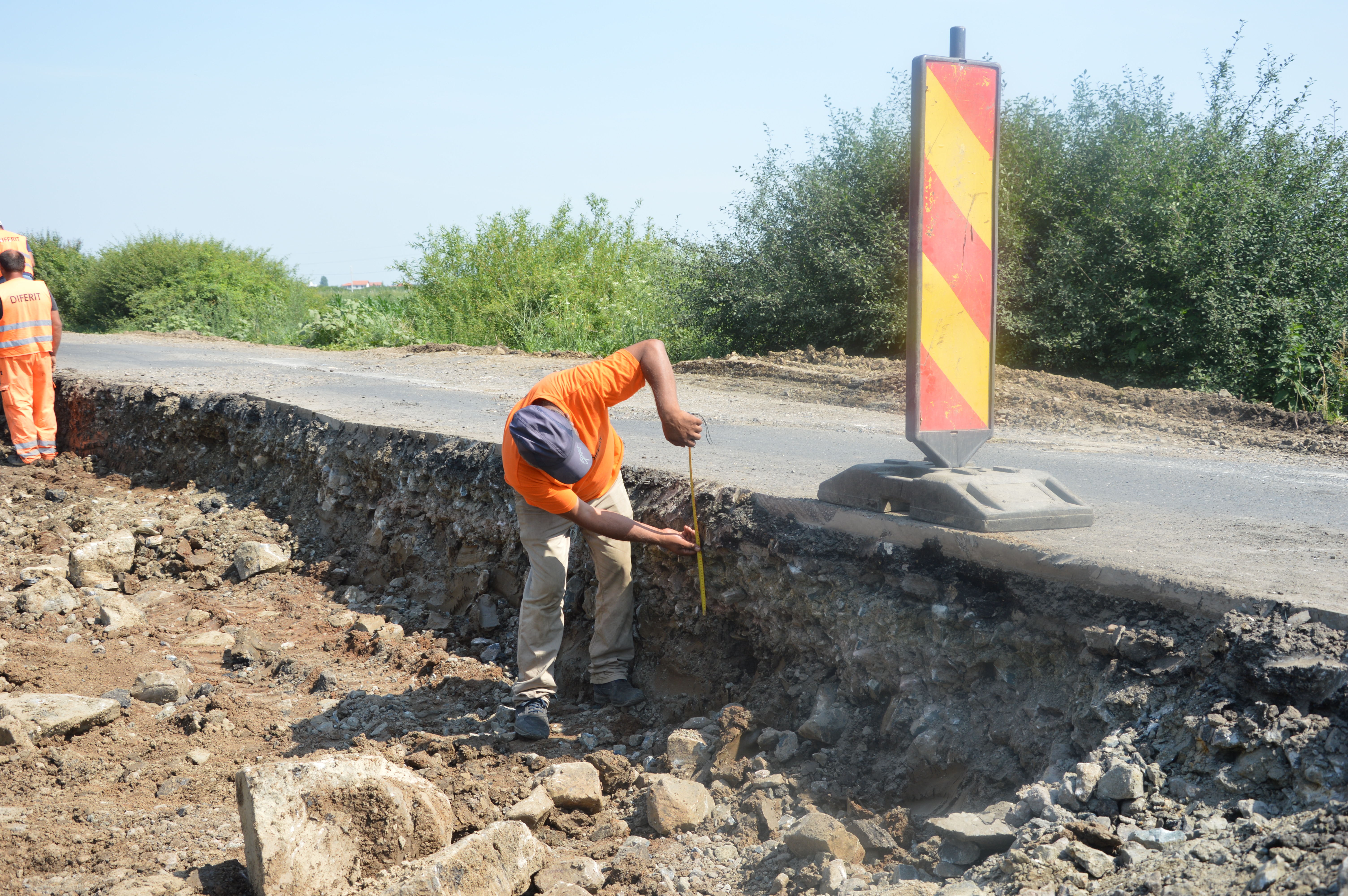 FOTOGALERIE. Stadiul lucrările la drumurile județene. Se intervine aproape peste tot
