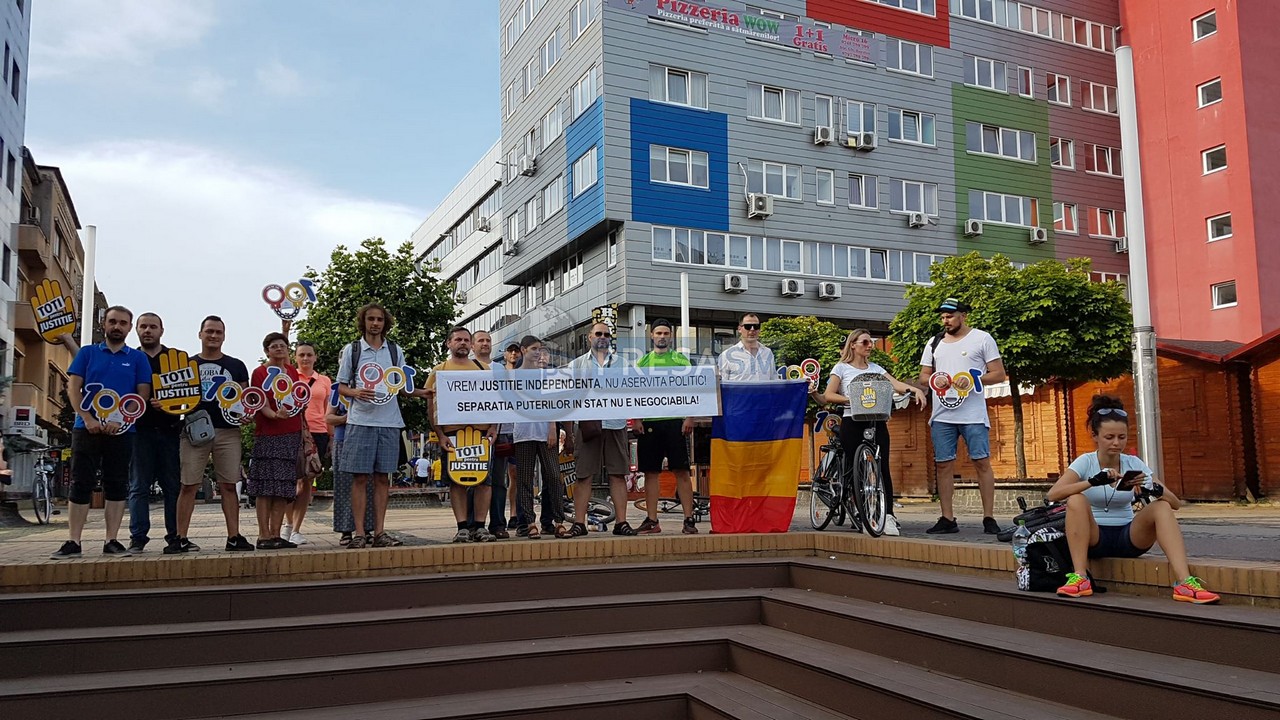 Sute de sătmăreni pleacă la protestele diasporei în București. Autocare închiriate deja