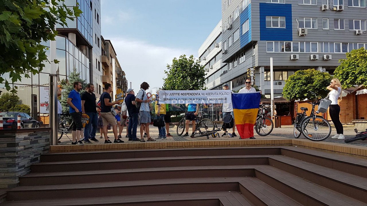 Peste 3.400 de sătmăreni au SEMNAT împotriva penalilor în funcții publice