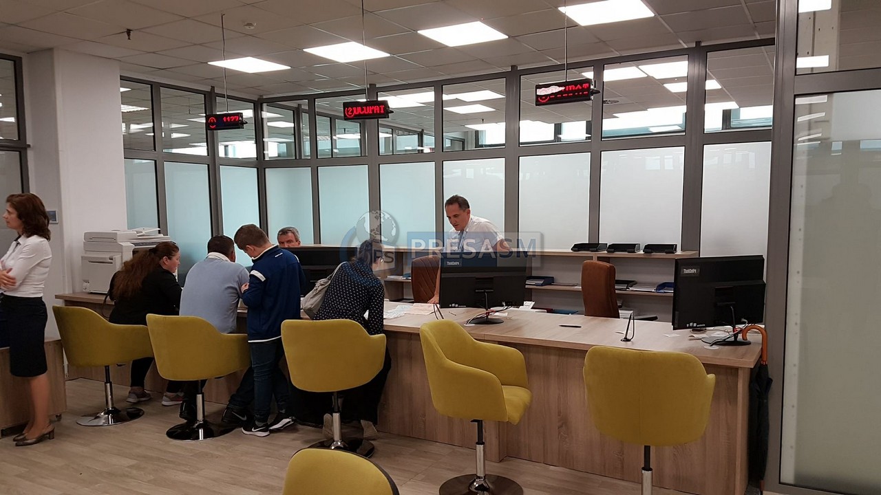 În ce domenii se câștigă cele mai mari salarii. Administrația publică, pe locul trei