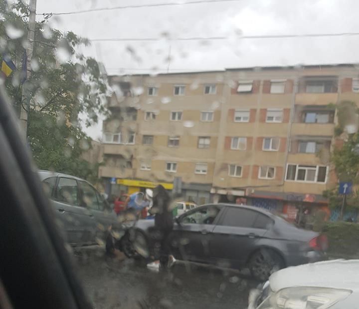 FOTO. Accident rutier pe Drumul Careiului. Impact între două mașini