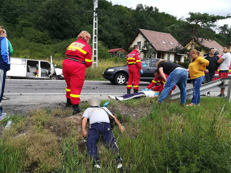 FOTOGALERIE. Accident grav, provocat de un sătmărean. Trei persoane rănite