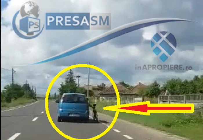 VIDEO. Așa ceva! Cum și-a transportat un sătmărean bicicleta, lângă mașină