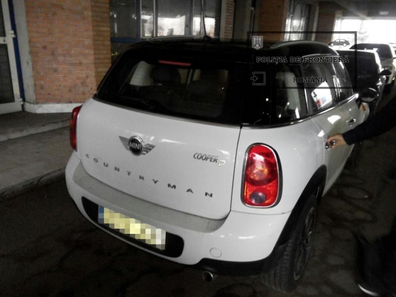 Autoturism confiscat în Vama Urziceni. Șoferul s-a ales și cu dosar penal