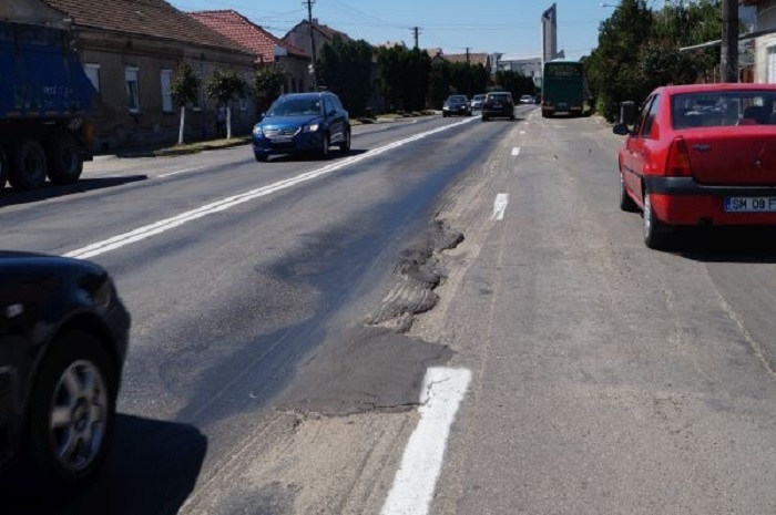 FOTO. Drumul groazei din Carei va intra în reabilitare totală