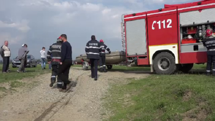 Sătmărean salvat de pompieri. La un pas să se înece în Someș!