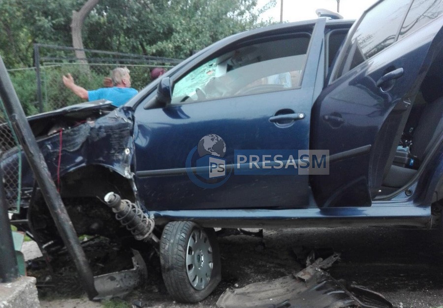 FOTOGALERIE. Mașina radar, neinscripționată a Poliției, lovită! Un polițist și trei civili au fost răniți!