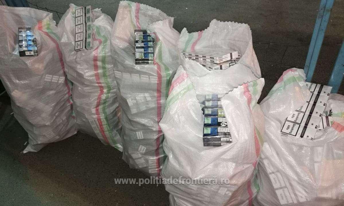 FOTOGALERIE. Maghiar prins cu saci plini cu țigări. Lăsat fără mașină și amendat drastic