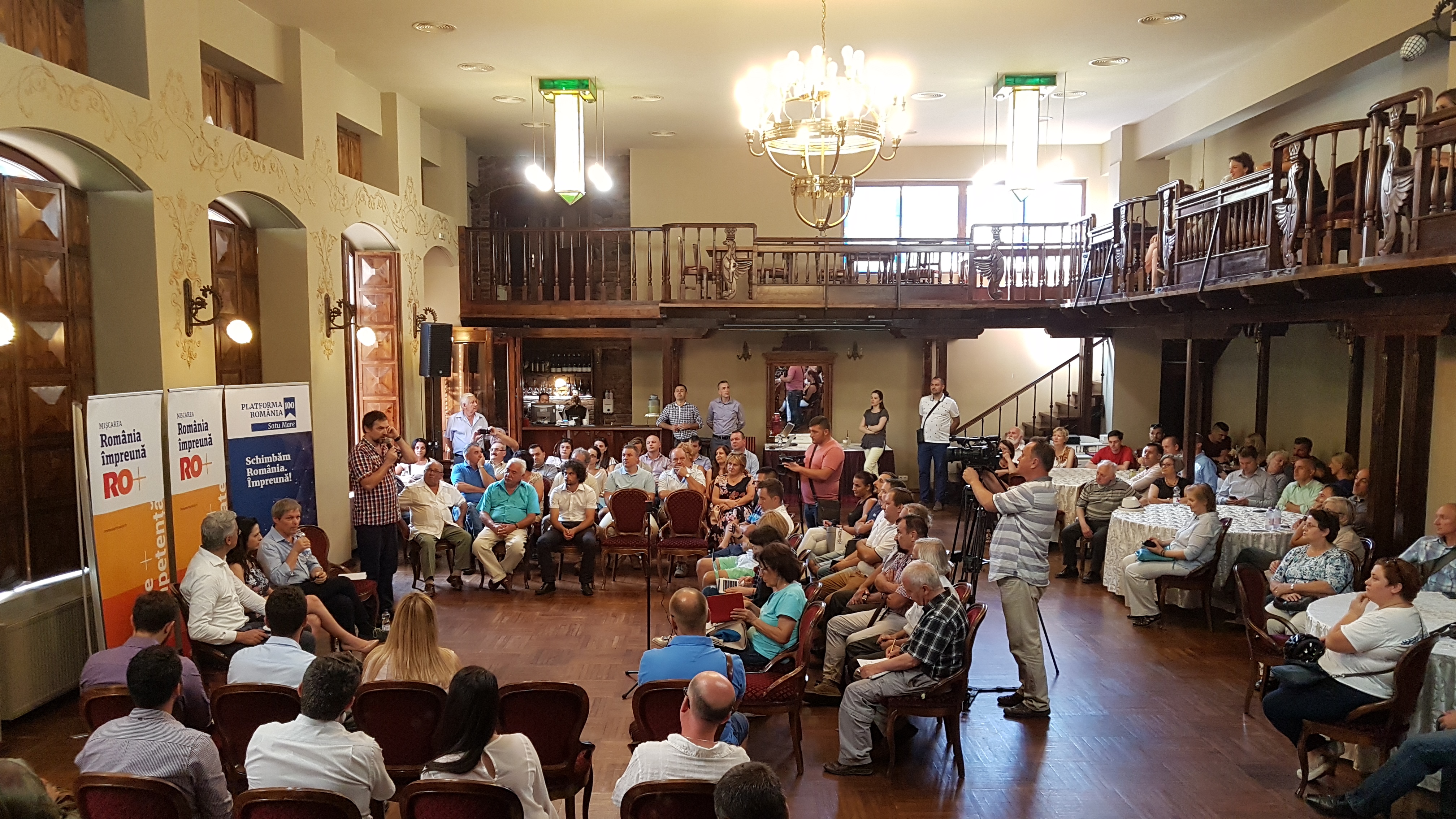 FOTO. Dacian Cioloș, la Satu Mare: "Românii din diaspora sunt șansa noastră"