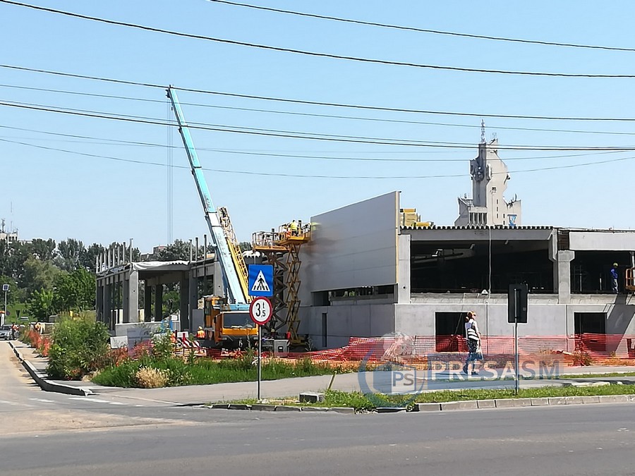 Accident grav pe șantierul viitorului MALL. Bărbat în stare critică