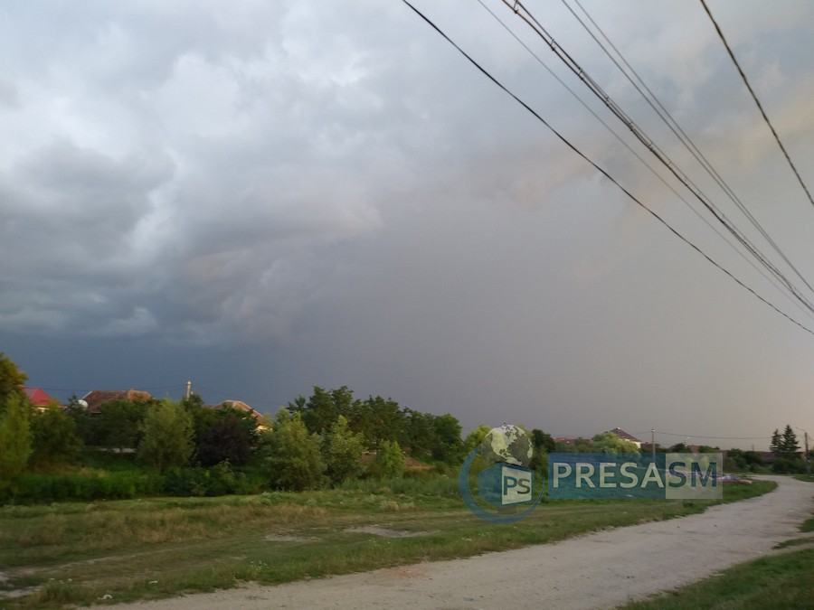Viharokra és jégesőre figyelmeztetnek a meteorológusok Szatmár megyében