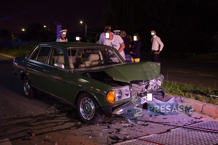 FOTOGALERIE. Accident frontal și scandal. Poliția a intervenit în Satu Mare