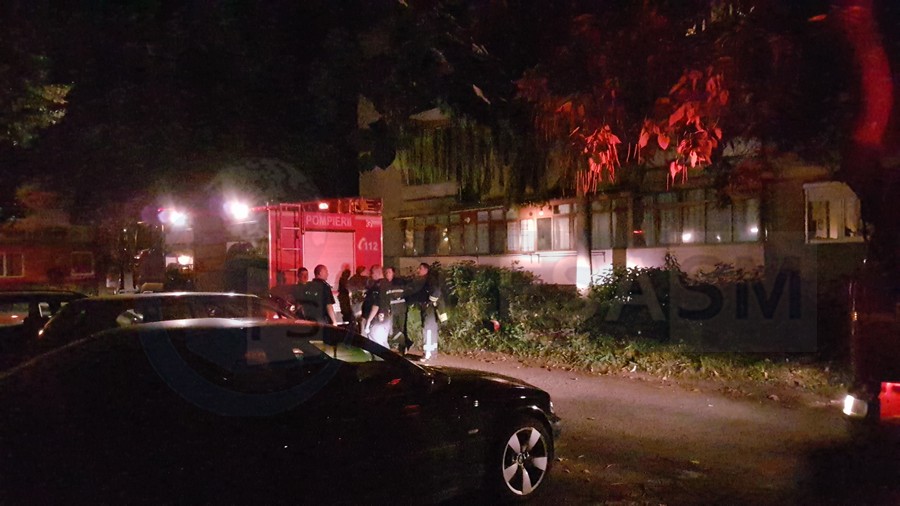 Panică în Micro 16! Un sătmărean și-a uitat mâncarea pe foc. Pompierii, chemați de urgență