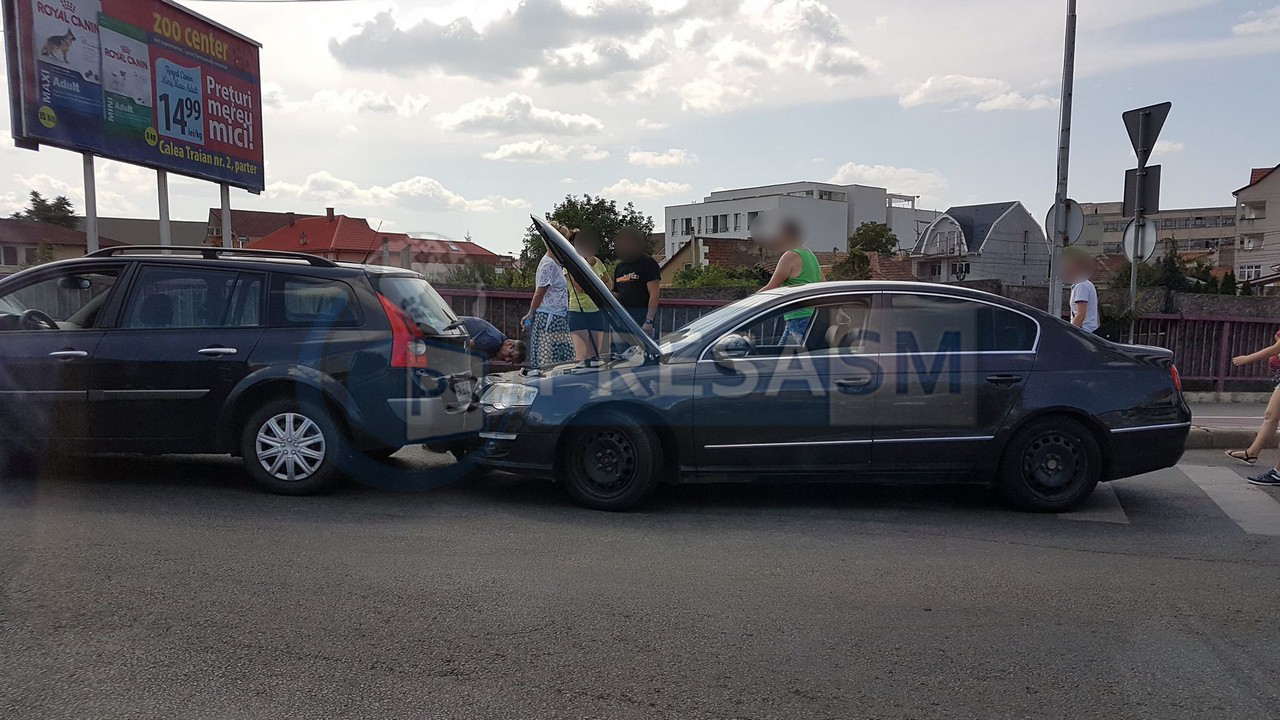 FOTO. Accident rutier pe Podul Golescu. Trafic îngreunat