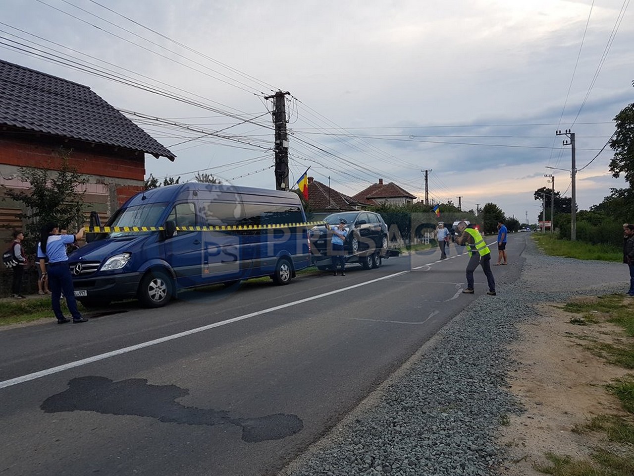 FOTO/VIDEO. Biciclist spulberat de un microbuz în Odoreu