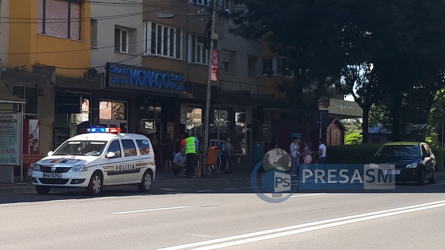 FOTO. Bătrânel lovit pe trecerea de pietoni de un taxi. În municipiul Satu Mare