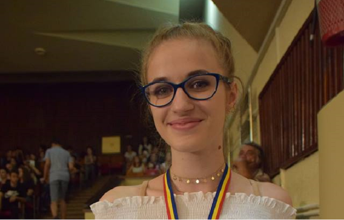 Iris Roatiș, din Satu Mare, a luat ZECE pe linie la Bacalaureat!