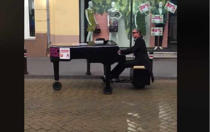 VIDEO. Cu pianul în trafic, în municipiul Satu Mare! Promovare de zile mari