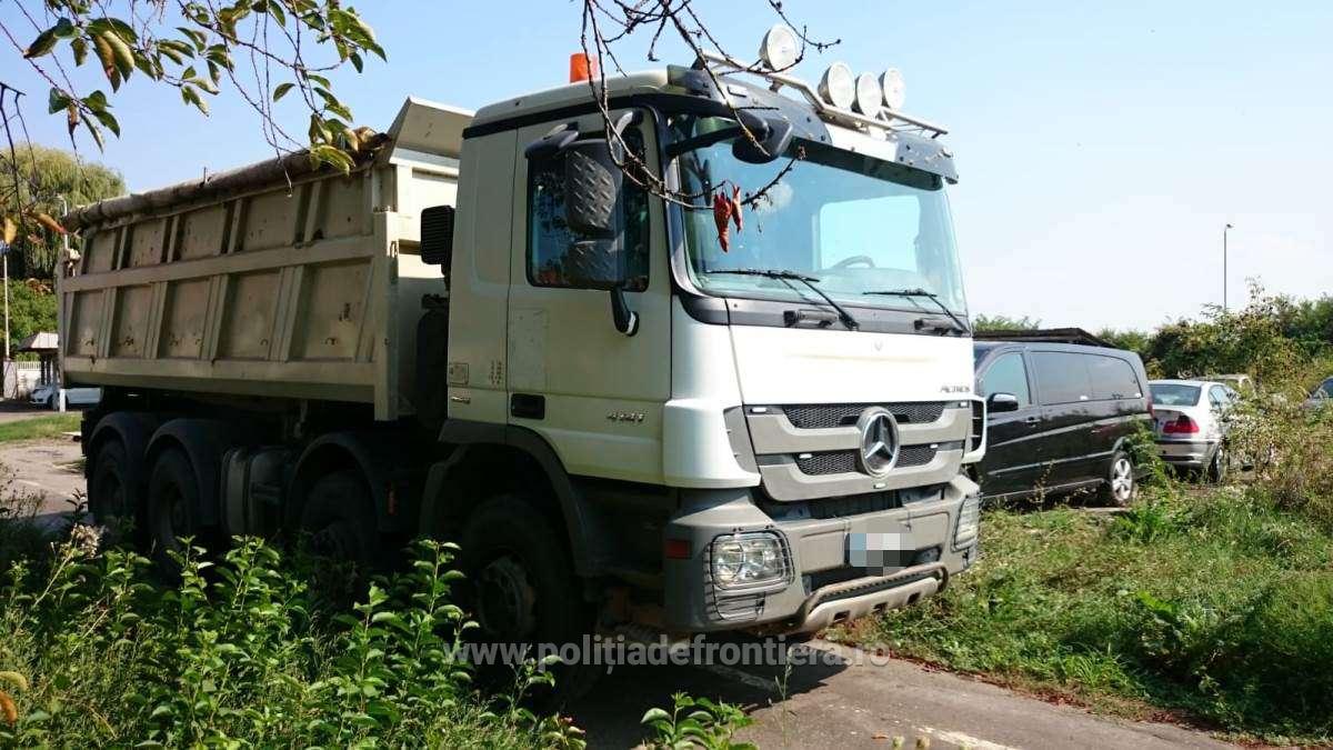 FOTO. Camion, în valoare de 65.000 de euro, confiscat de polițiști în Satu Mare