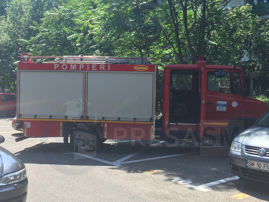 FOTO. COMEDIE. Pompierii și polițiștii, puși aiurea pe drumuri în Satu Mare