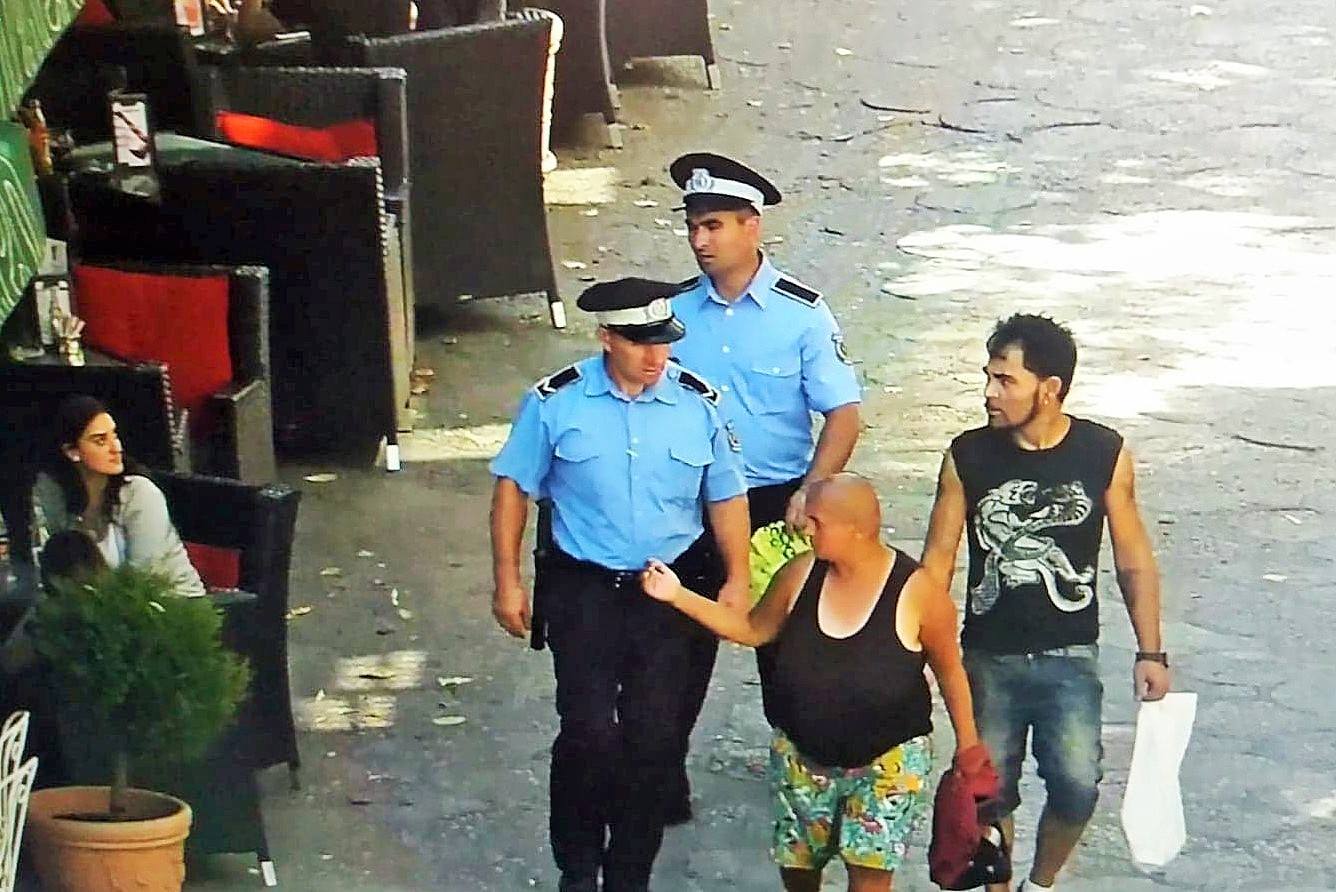 FOTO. Cerșetoarea violentă a ”evadat” de la Psihiatrie. A agresat din nou oameni