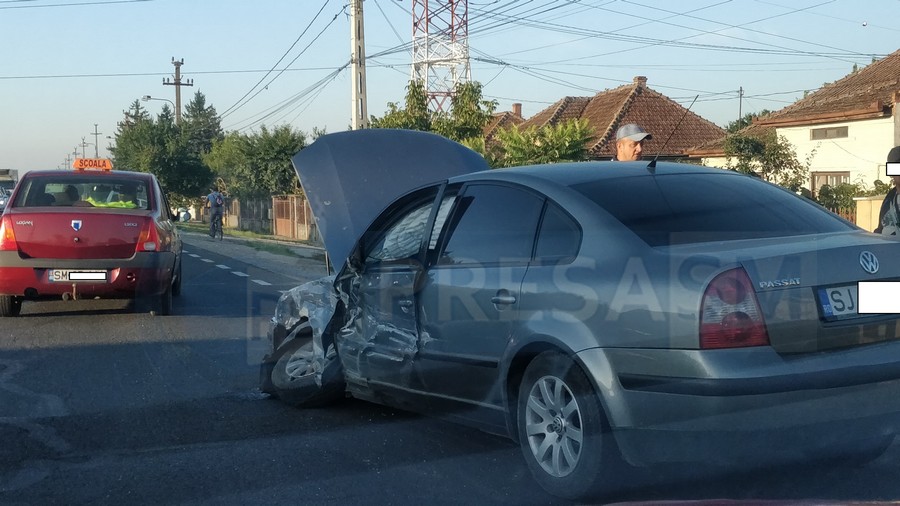FOTO. Accident rutier pe Bulevardul Lucian Blaga. Trafic blocat parțial