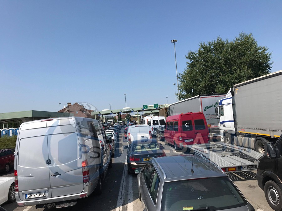 FOTOGALERIE. Nebunie totală la Petea! Autoritățile maghiare, arătate cu degetul