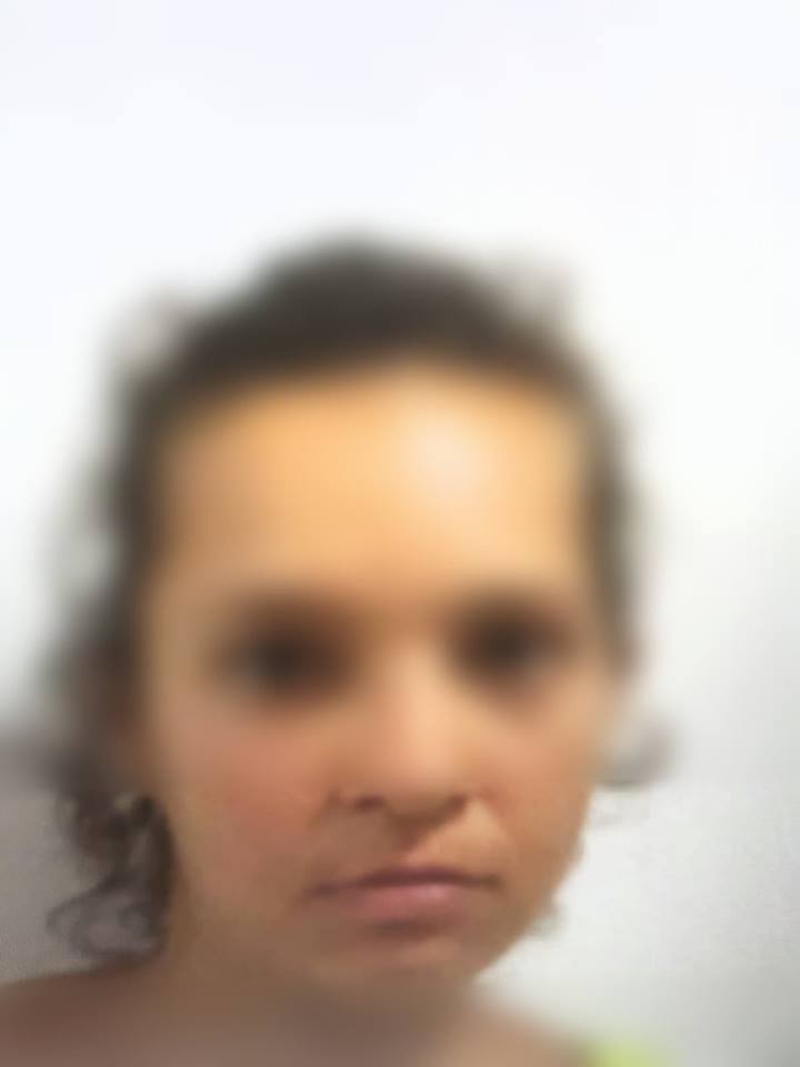 FOTO. Tânără prinsă cu ”droguri” în centrul Sătmarului. Se vând chiar în Piața Libertății