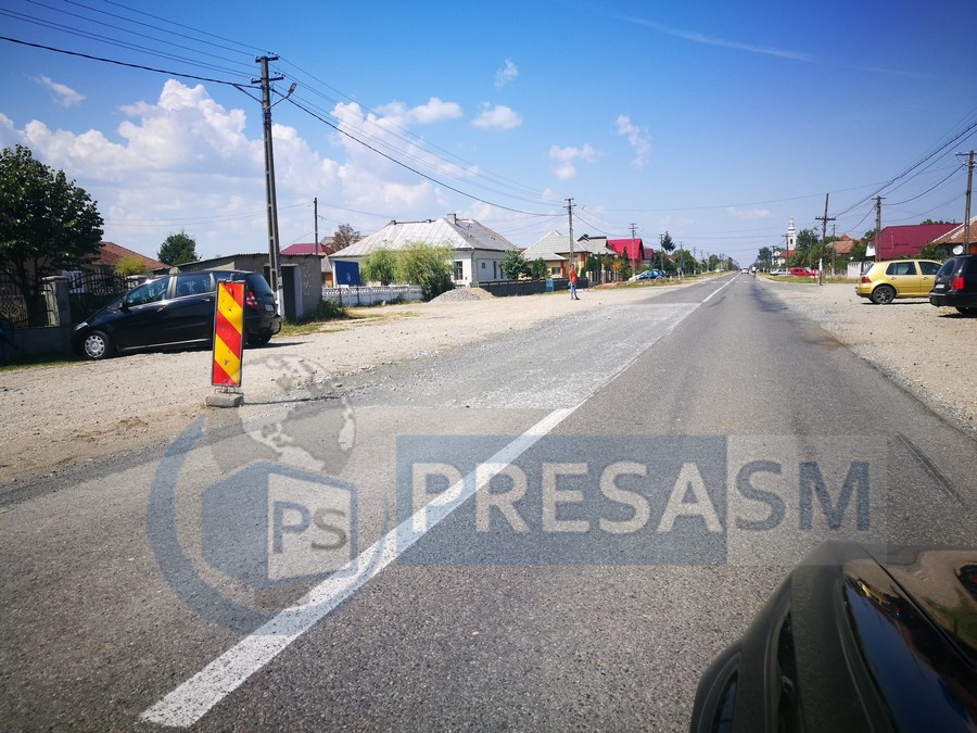 FOTO. Lucrările la un drum județean, reluate după întrebările mass media?!