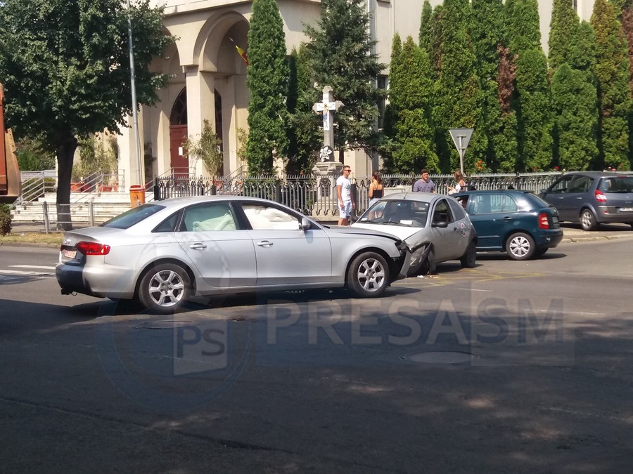 FOTO. Accident rutier în Soarelui. Impact între două mașini