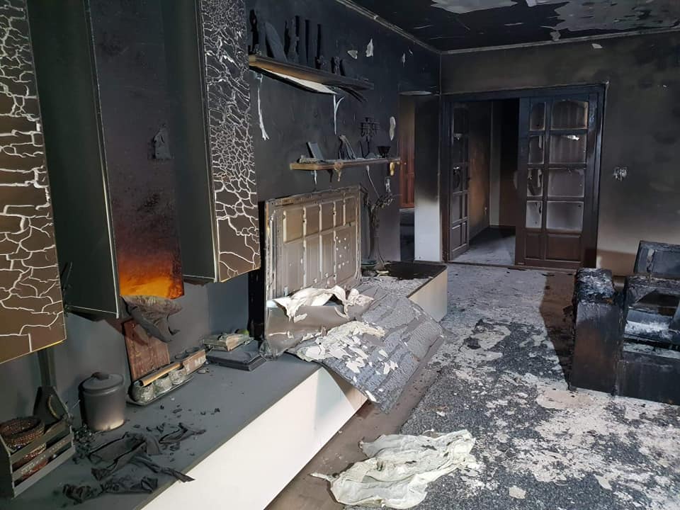 FOTOGALERIE. Interiorul unei case, făcut scrum pe Drumul Careiului