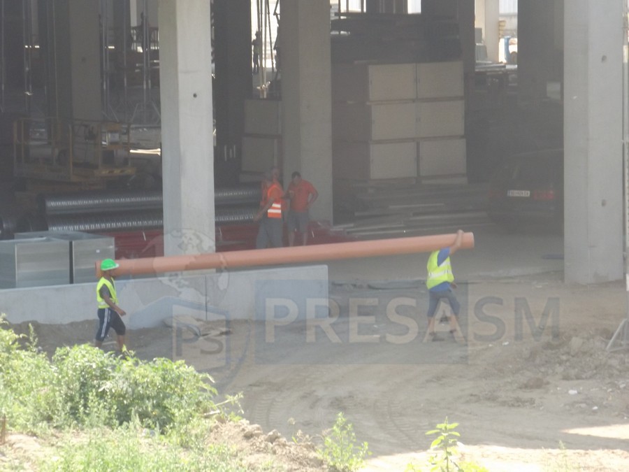 Criză majoră de muncitori în Satu Mare! La Mall-ul NEPI lucrează și pușcăriași