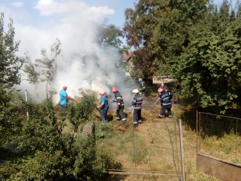 FOTOGALERIE. Panică lângă Satu Mare. Intervin pompierii