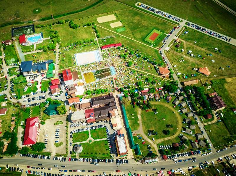 Haosul urbanistic din ștrandul Tășnad. Construcții fără autorizație și debandadă