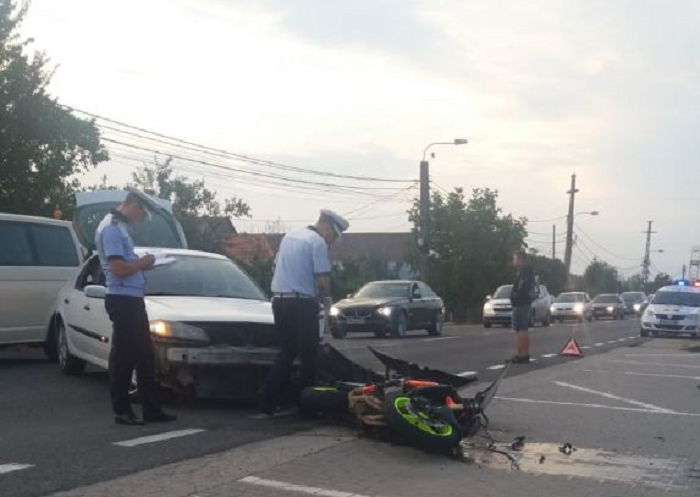 FOTO. Motociclist accidentat grav pe B-dul Lucian Blaga, în Satu Mare