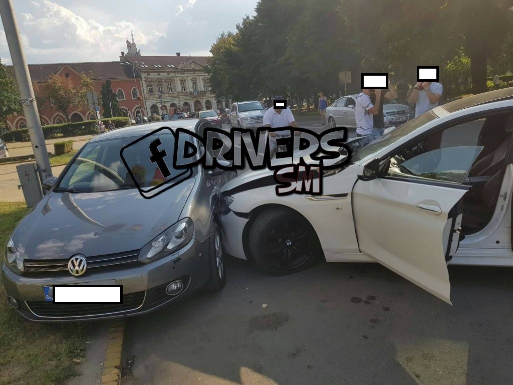 FOTOGALERIE. Accident rutier în centrul Sătmarului. ”Drift” cu un BMW