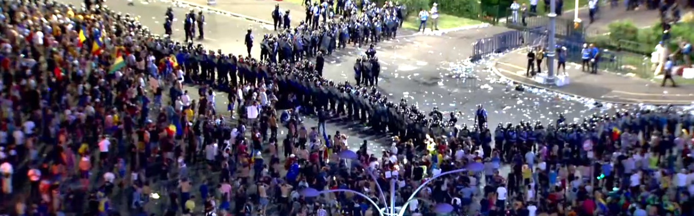 VIDEO. Sătmăreni bruscați și ”gazați” în București. Protest deturnat de indivizi dubioși