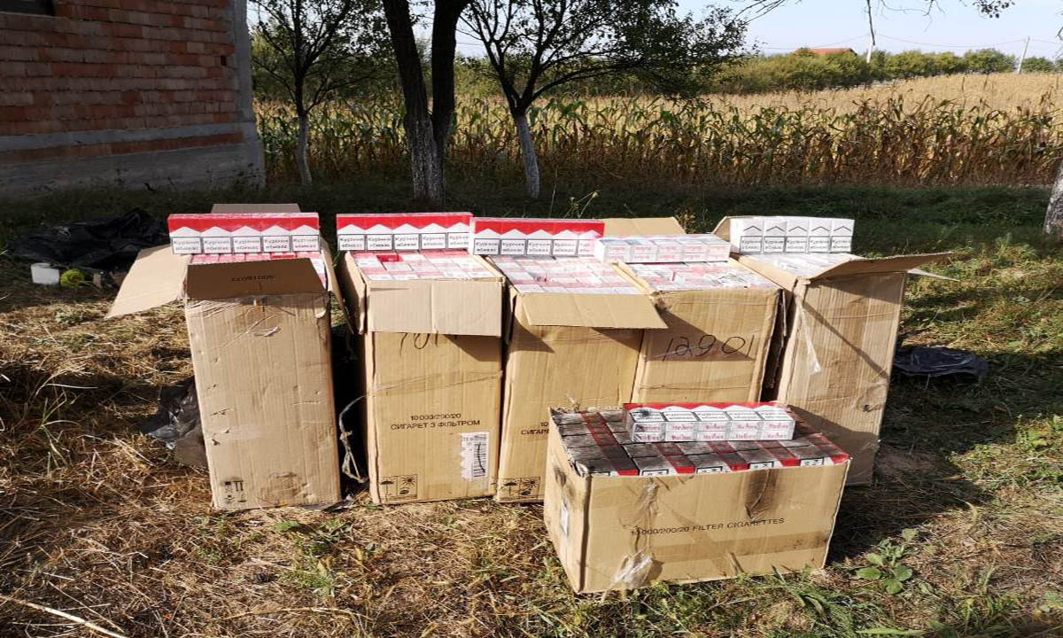 FOTO. Cum se alimentează cu țigări de contrabandă piețele din județ