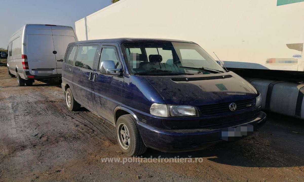 FOTOGALERIE. Cum a fost prins un bărbat cu o mașină furată, în Petea