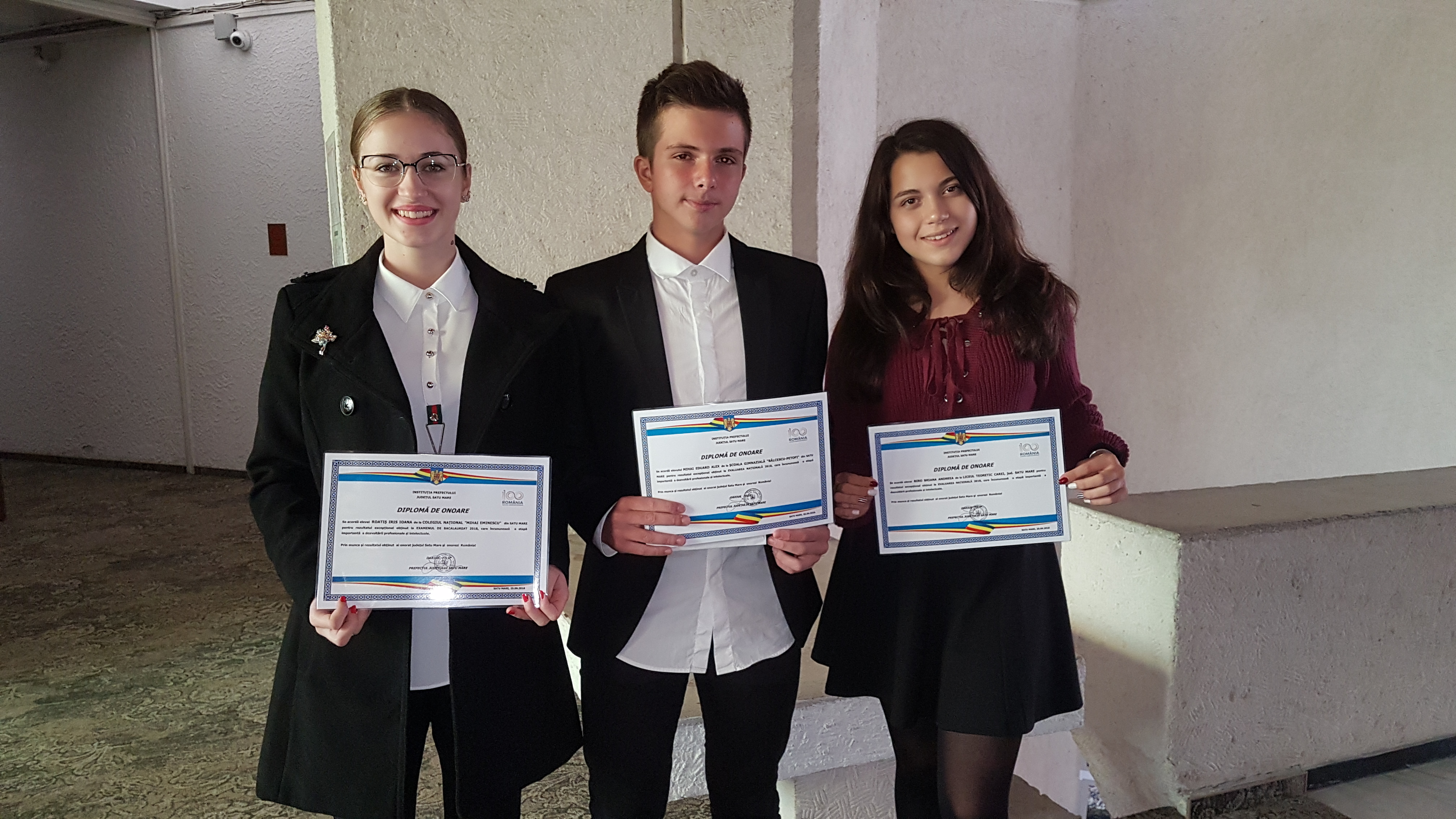 FOTO/VIDEO. Toți elevii de zece ai Sătmarului pleacă din România! Au recunoscut