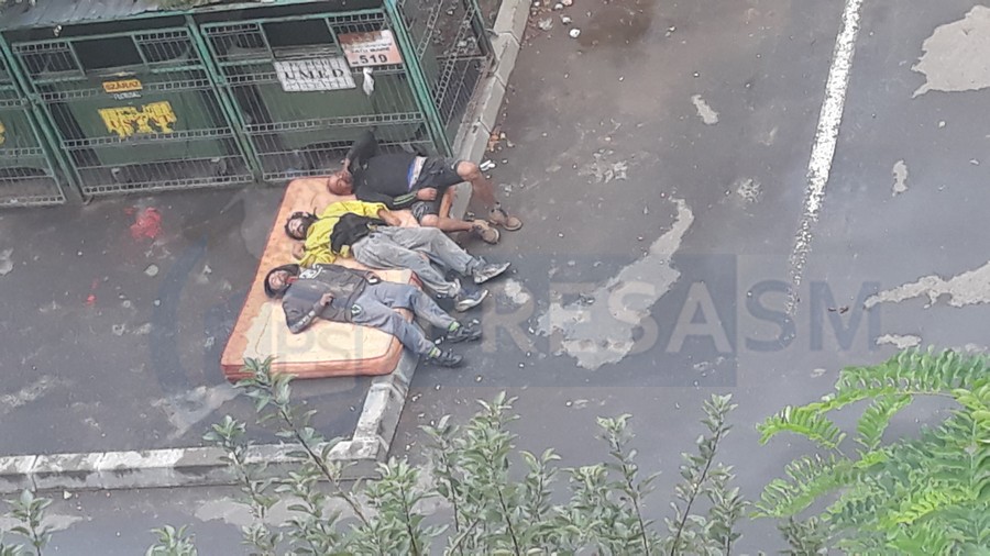 ”Hotelul” de lângă container, în Carpați II. Indivizi drogați și leșinați