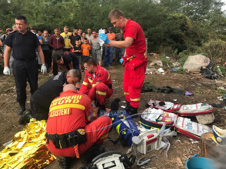 FOTO/VIDEO. Bărbatul care a căzut în fântână a decedat! Celălalt, în stare gravă