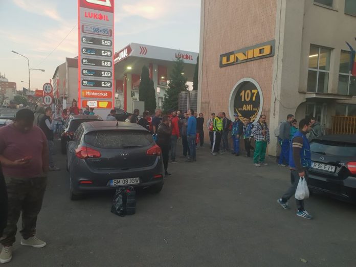 FOTO. Scandal cu zeci de persoane în față la UNIO. A ajuns și Jandarmeria