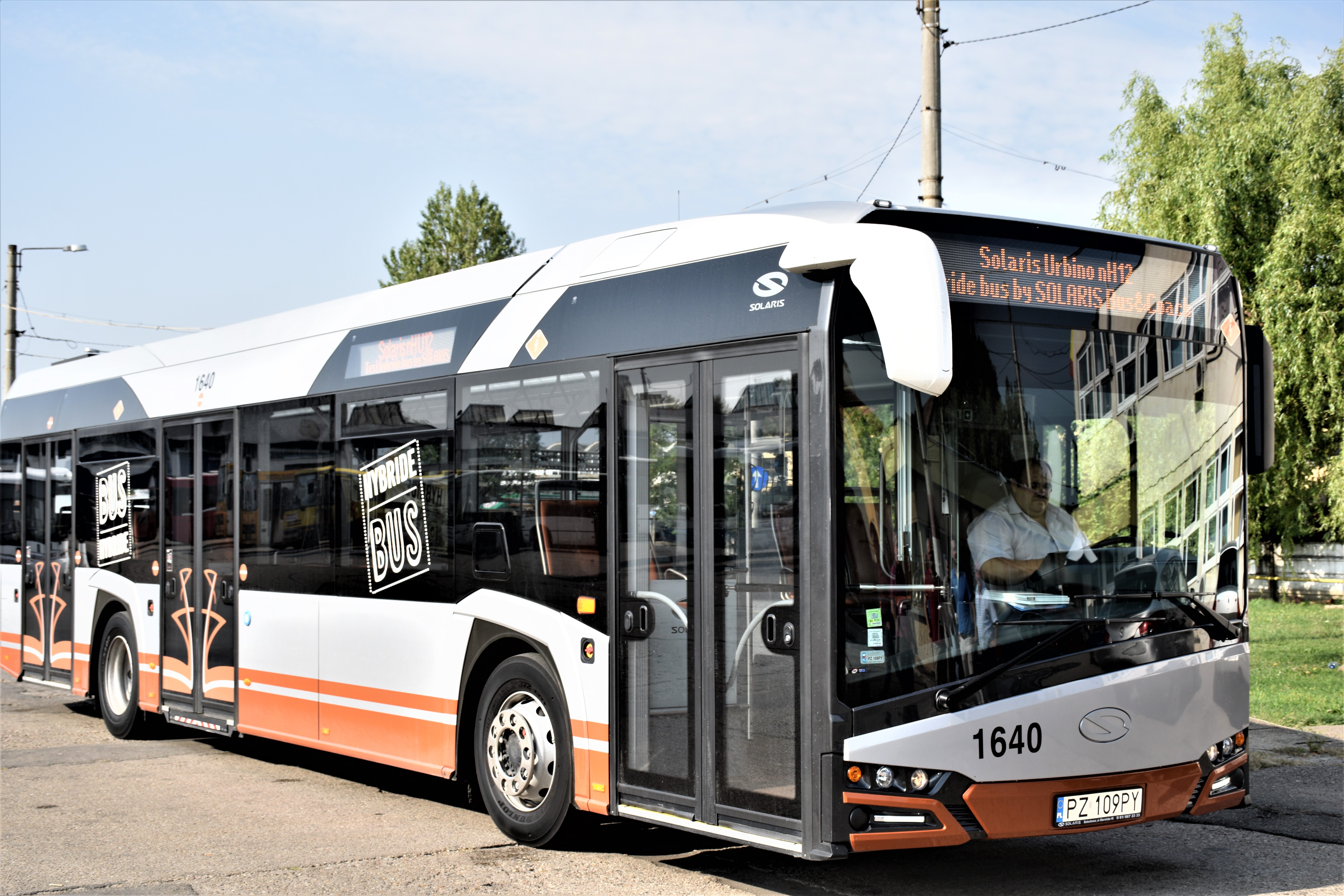 După lotul de 6 autobuze noi, Primăria Satu Mare mai cumpără 20 de autobuze hibrid