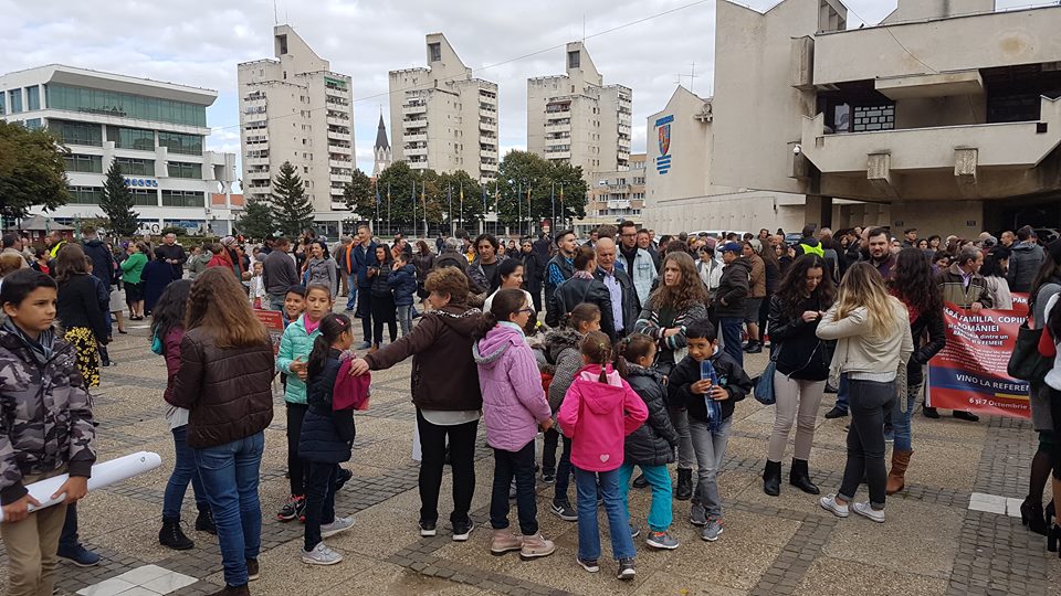 FOTOVIDEO. Miting de amploare pentru referendum, la Satu Mare