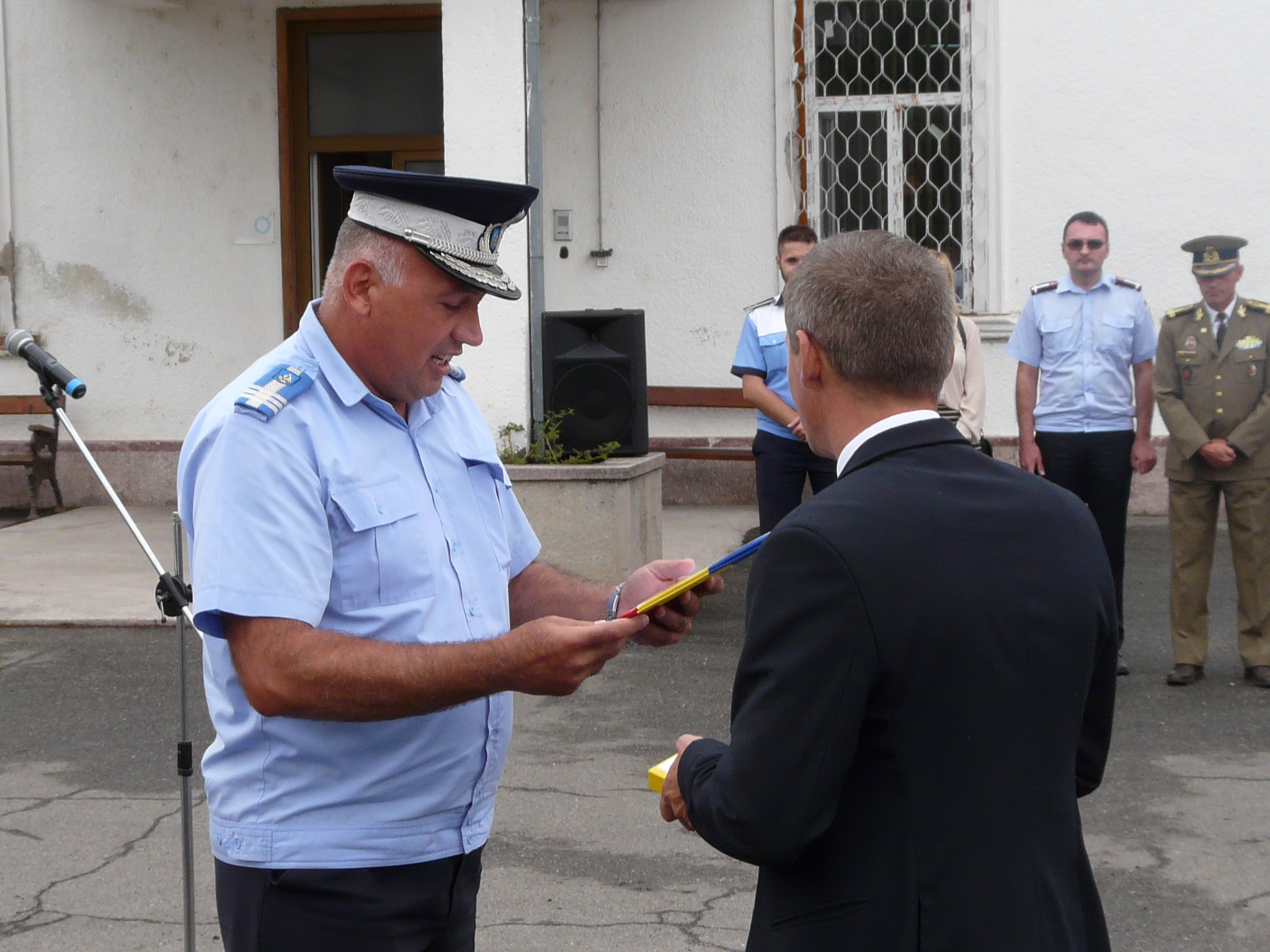 FOTO. Jandarm sătmărean decorat de președintele României, Klaus Iohannis!
